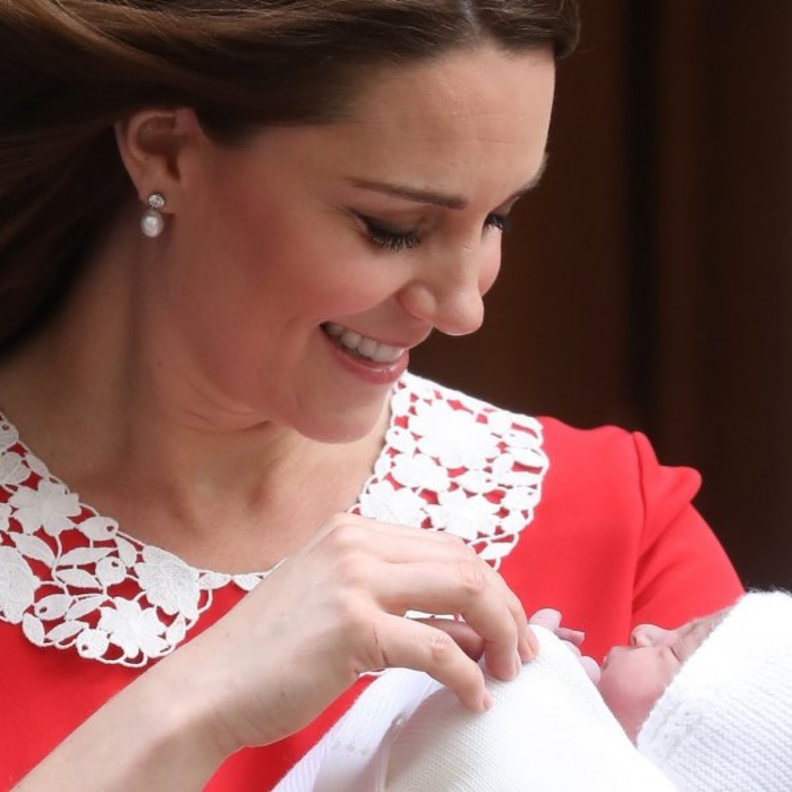 الاطلالة الاولى للجميلة الاميرة كيت ميدلتون kate Middleton بعد الولاادة