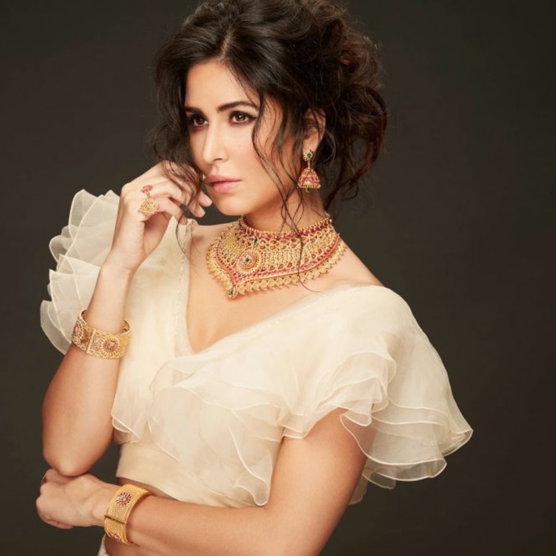 كاترينا كيف.. وجه دعائي لماركة مجوهرات شهيرة