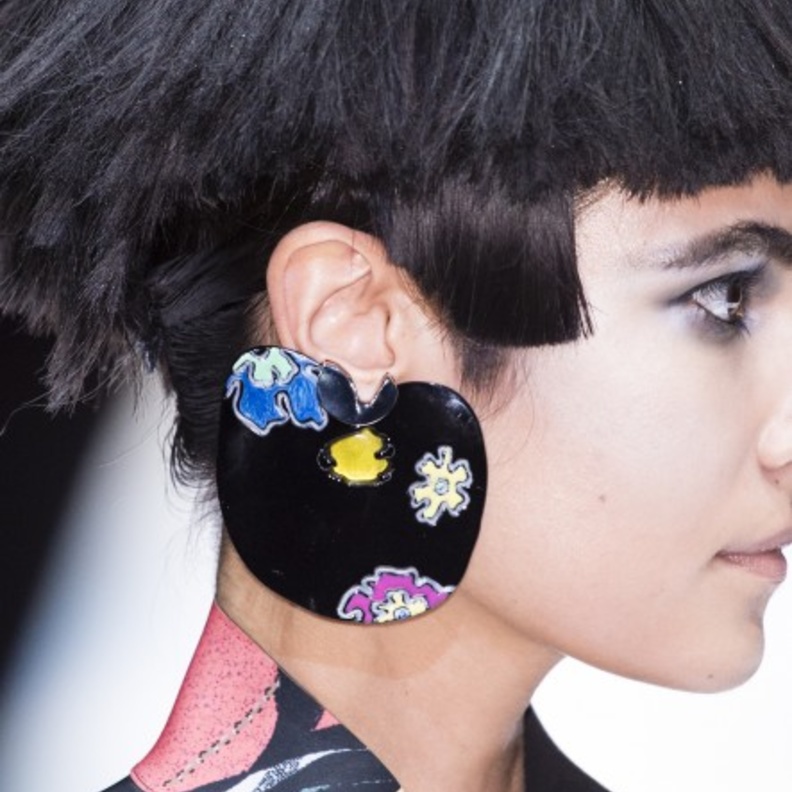 غرابة وعصرية من جورجيو ارماني