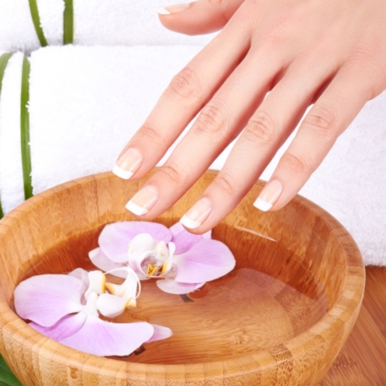 تألقي بأظافر لامعة ومشرقة من خلال الوصفات الطبيعية