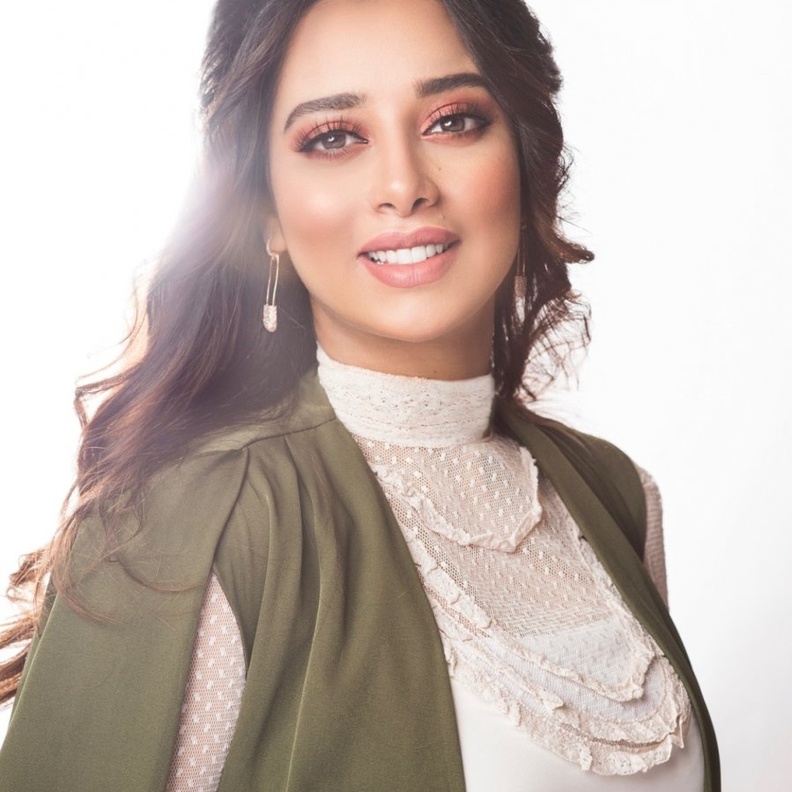 ما رأيك بهذه الإطلالة؟