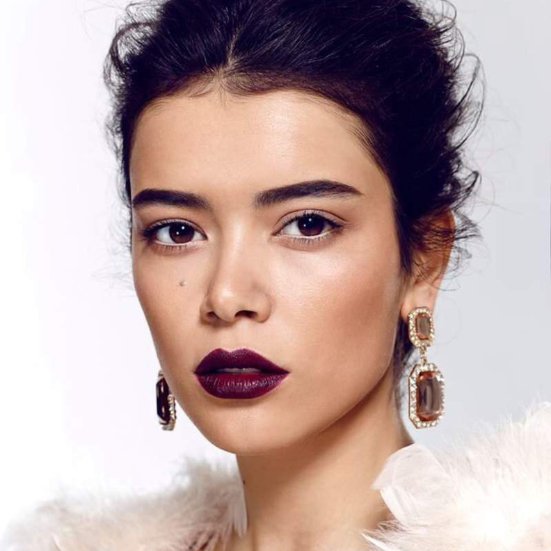 يمكن لصاحبات الشفاه الممتلئة اختيار أي من ألوان أحمر الشفاه