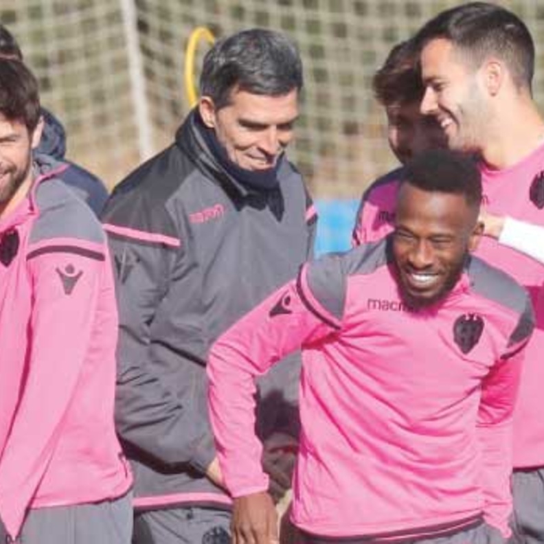 الأندية الإسبانية تمنع لاعبيها من الانضمام للمنتخب