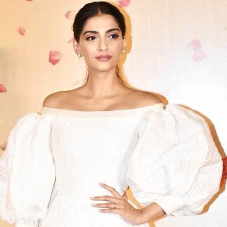 كارينا كابور ألمحت إلى قرب زواج سونام كابو