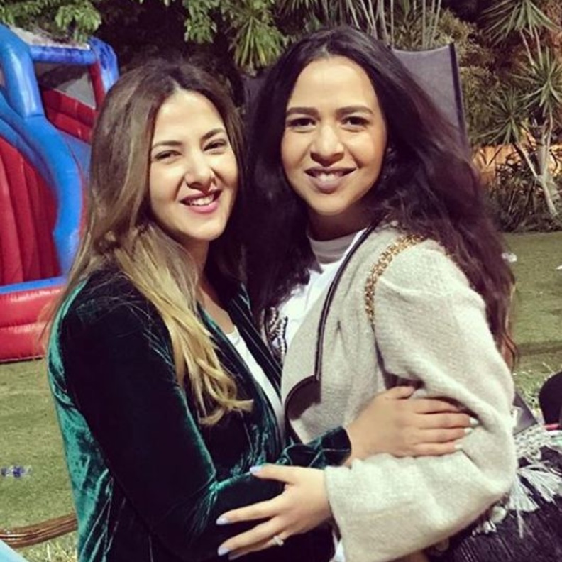 ايمي سمير غانم وشقيقتها دنيا ينشران فيديو طريف لهما