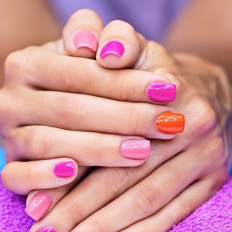 إطلالات المناكير الصارخة للصيف