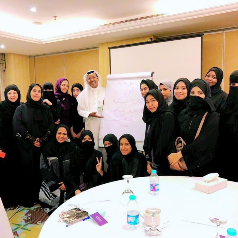 تخريج أول دفعة مرشدات سياحيات في السعودية 
