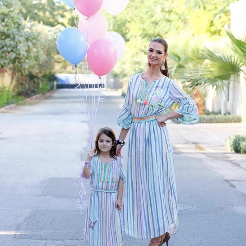 ازياء الام وابنتها من بنت البلد