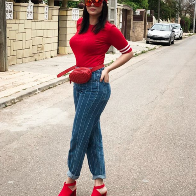 تنسيق شبابي غير أنيق اعتمدته ابتسام تسكت