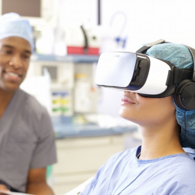 العلاج والتأهيل عن طريق الواقع الافتراضي