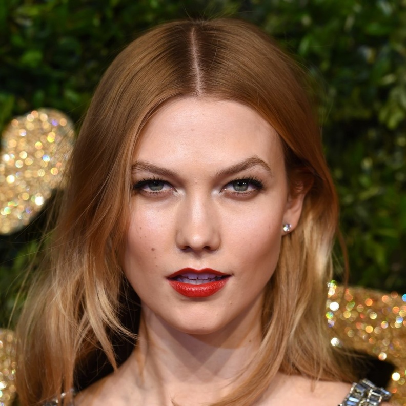 طبقي الحواجب الرفيعة إذا كانت عينيك صغيرة