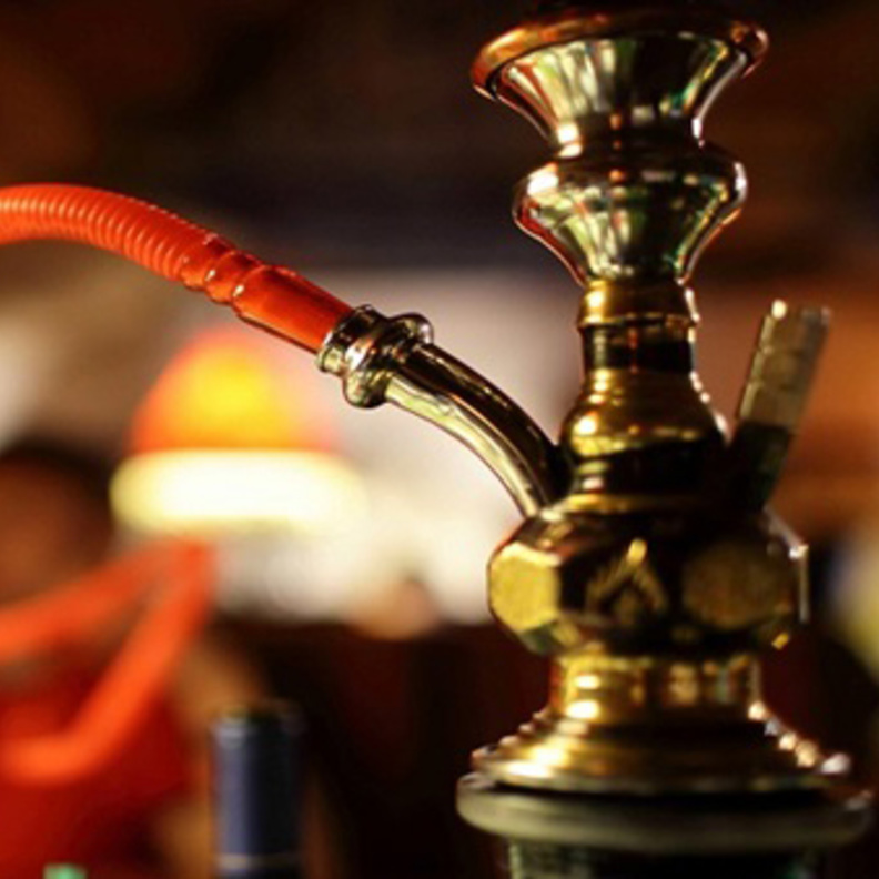  حظر تدخين الشيشة في المساحات الخارجية للمقاهي في عجمان