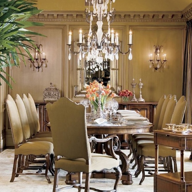 ديكور داخلي فخم من الخشب لغرفة سفرة كلاسيك