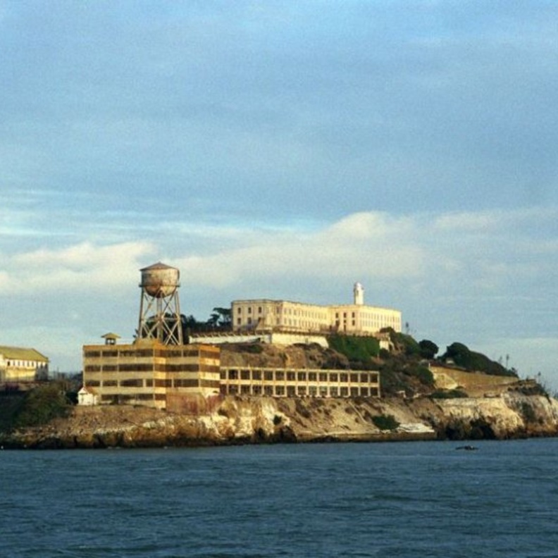 من داخل سجن Hao Lo