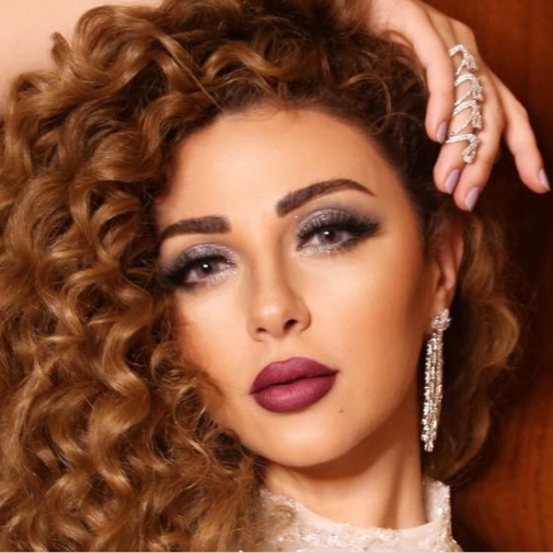 ميريام فارس بمجوهرات خضراء