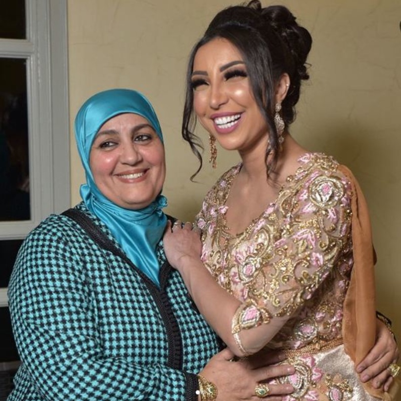 دنيا بطمة 2018 ووالدتها