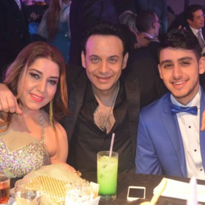 مصطفى قمر وزوجته السابقة وابنه