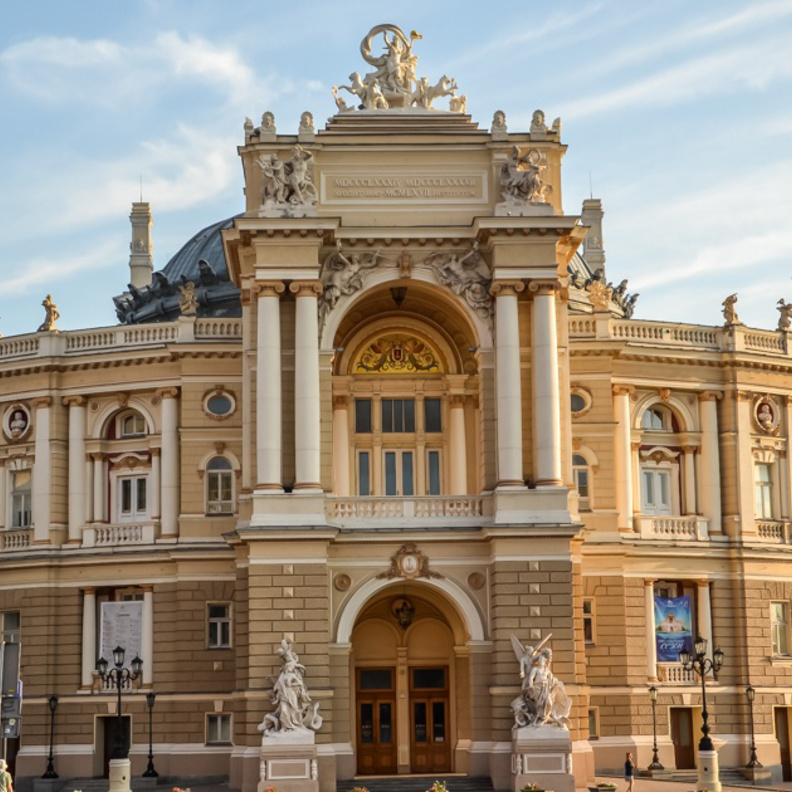 مجمع كنائس ومعابد لافرا كييف