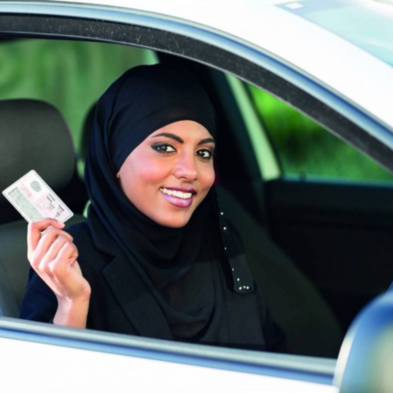  استخراج الرخص للمرأة بعد انهاء ساعات التدريب