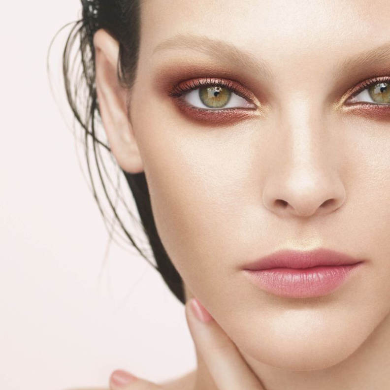  ECLAT ET TRANSPARENCE DE CHANELهذا الصيف مع تمتعّي بسحر غامض وجريء