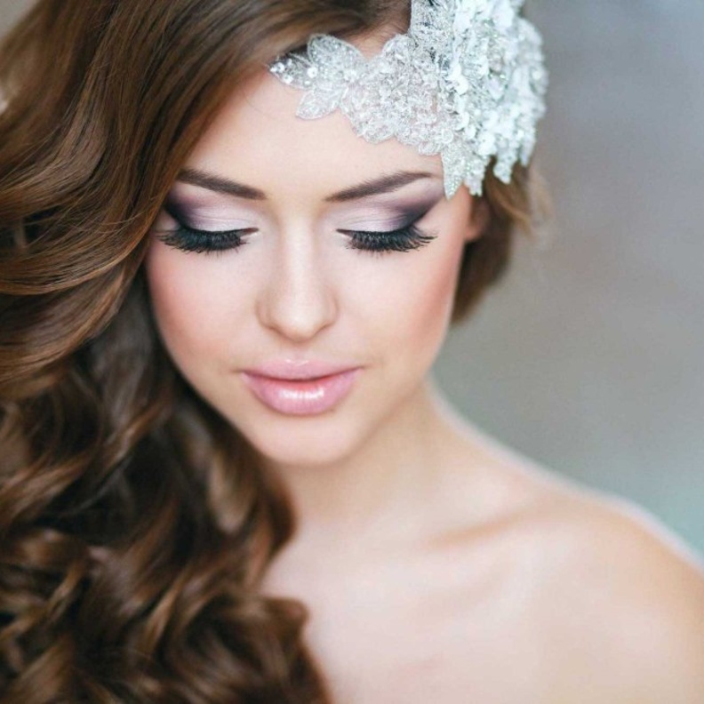 عروس ربيع 2018 تتألق بخدود ممتلئة ووردية