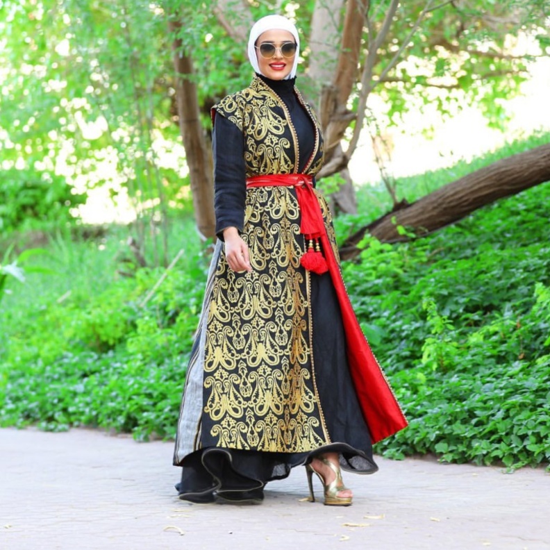 طرق تنظيم الاحزمة مع العبايات