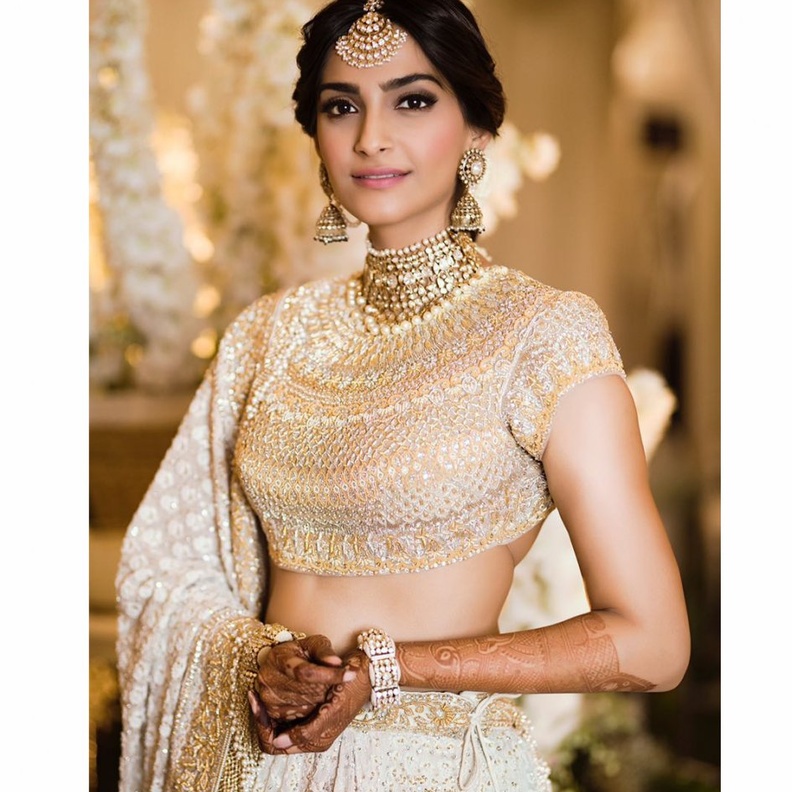 نجوم ومشاهير بوليوود في حنة سونام كابور