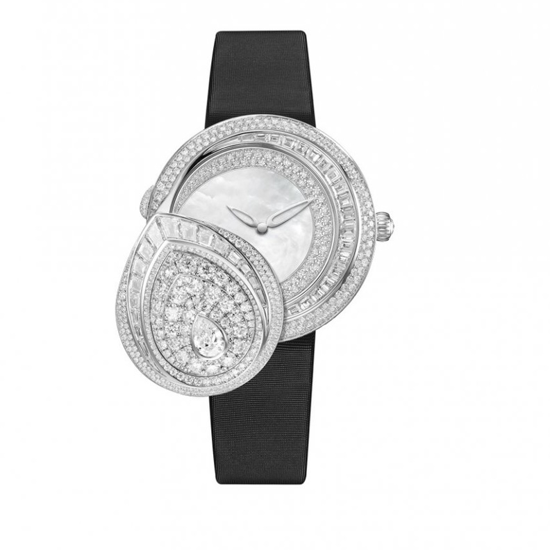 ساعة فان كليف آند أربلز من الماس الأصفر والأبيض