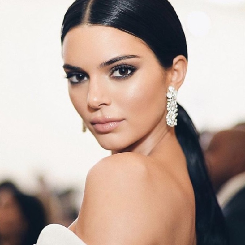 كيندال جينز ترتدي أقراط تيفاني اند كو في حفل ميت غالا 2018 