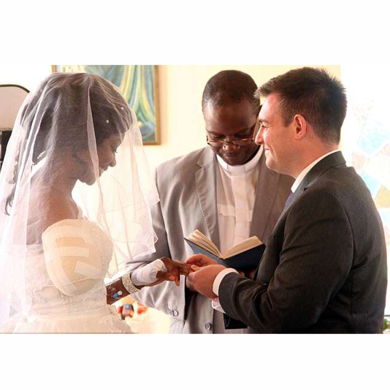 لاعبة التنس الشهيرة في زيمبابوي زانيلي ندلوفو في زفافها