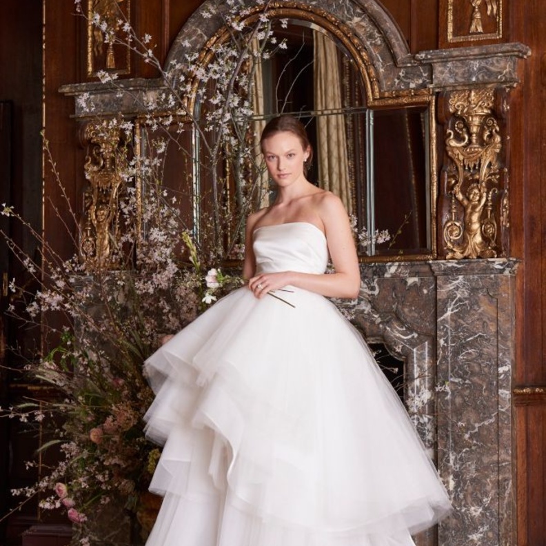 فستان من ايلي صعب