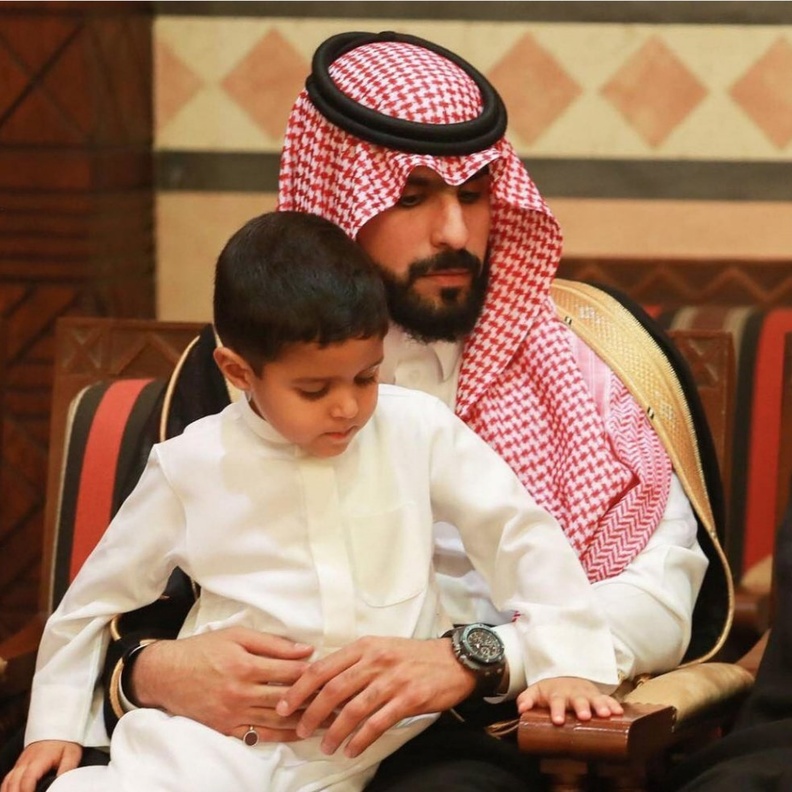 الأمير مقرن بن عبدالعزيز وحفيده سعود بن منصور