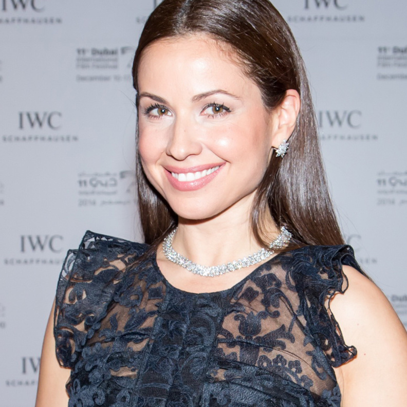 جاذبية اطلالة ريا أبي راشد بمجوهرات تيفاني