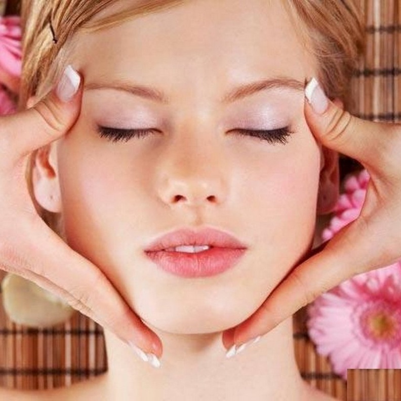 ماء الورد رائع لعلاج مشاكل الشعر عند العروس