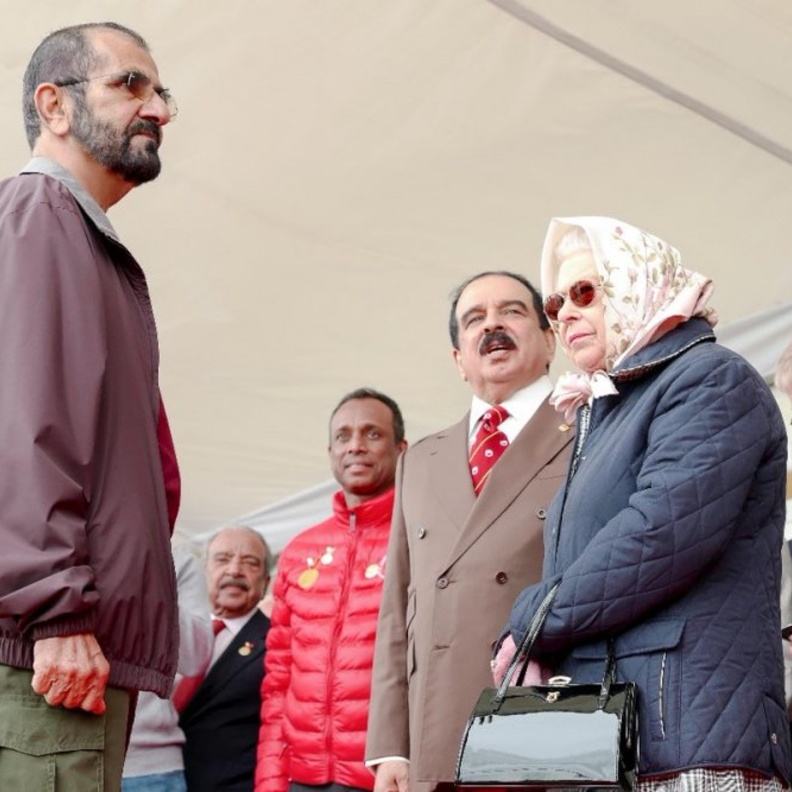 الشيخ محمد بن راشد يلتقي ملكة بريطانيا وملك البحرين في كأس وندسور