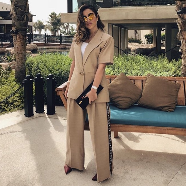 تنسيق البدل الفضفافة باسلوب انثوي انيق