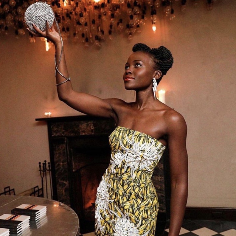 عرض مجموعة المصممة شذى عيسى على منصات تسوق الكترونية اقليمية وعالمية