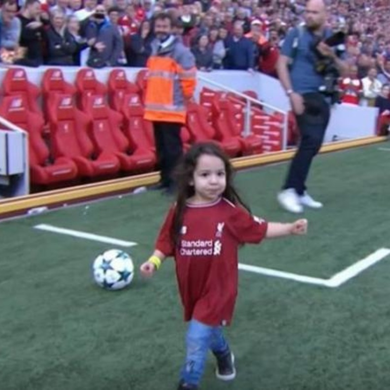 محمد صلاح تسلم جائزة هداف الدوري الإنجليزي