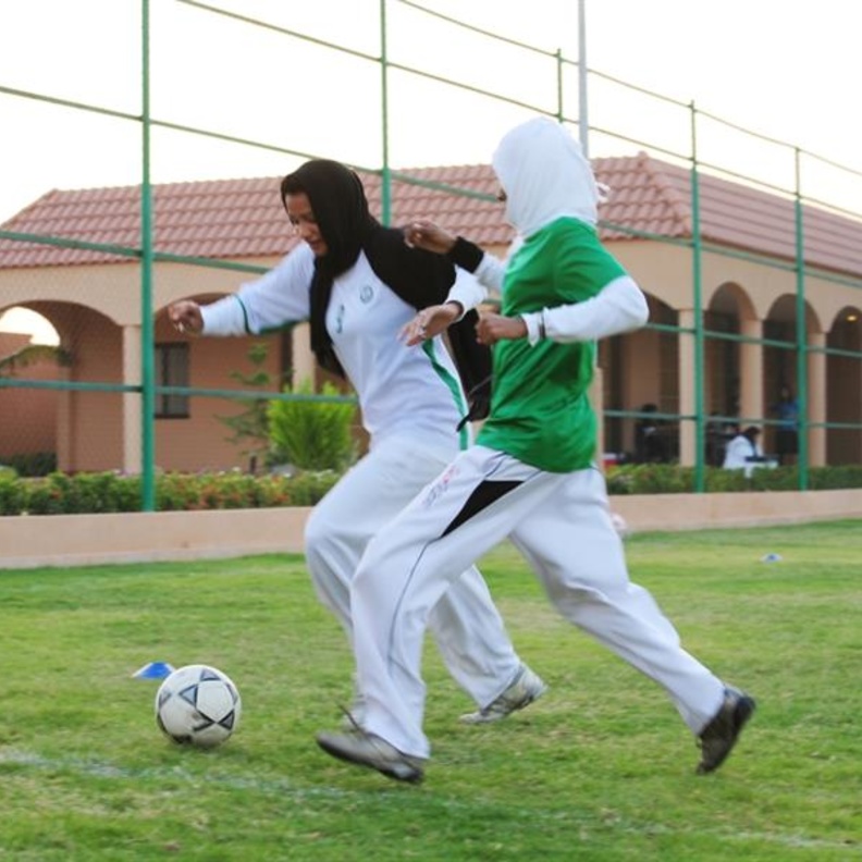  دورة تدريب كرة قدم ودورة تحكيم معتمدةمجانا للفتيات في السعودية