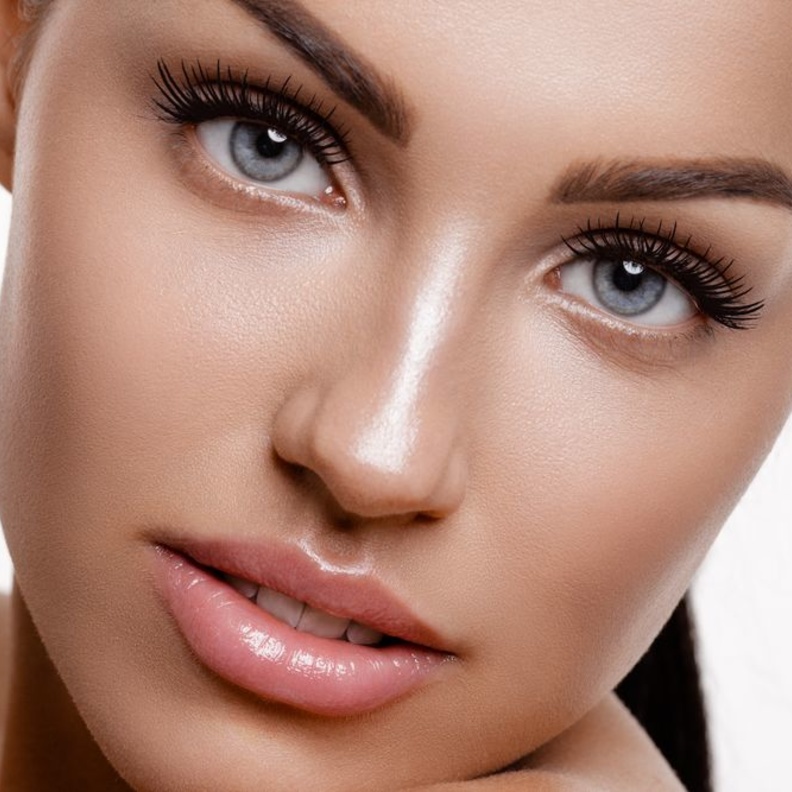 الرموش الاصطناعية تكمل إطلالتك