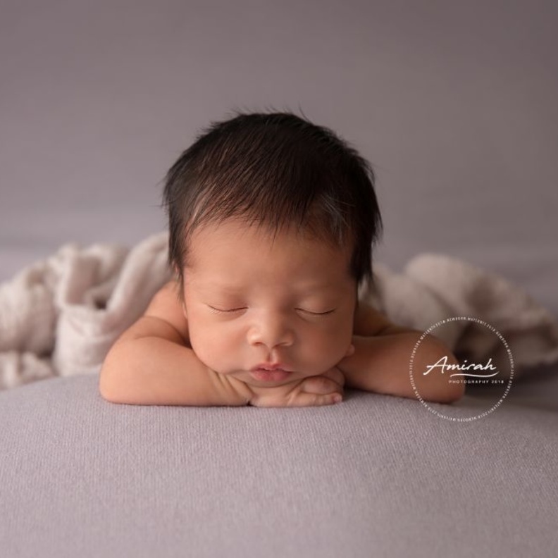 تفضل أميرة تصوير المواليد الاقل من اسبوعين