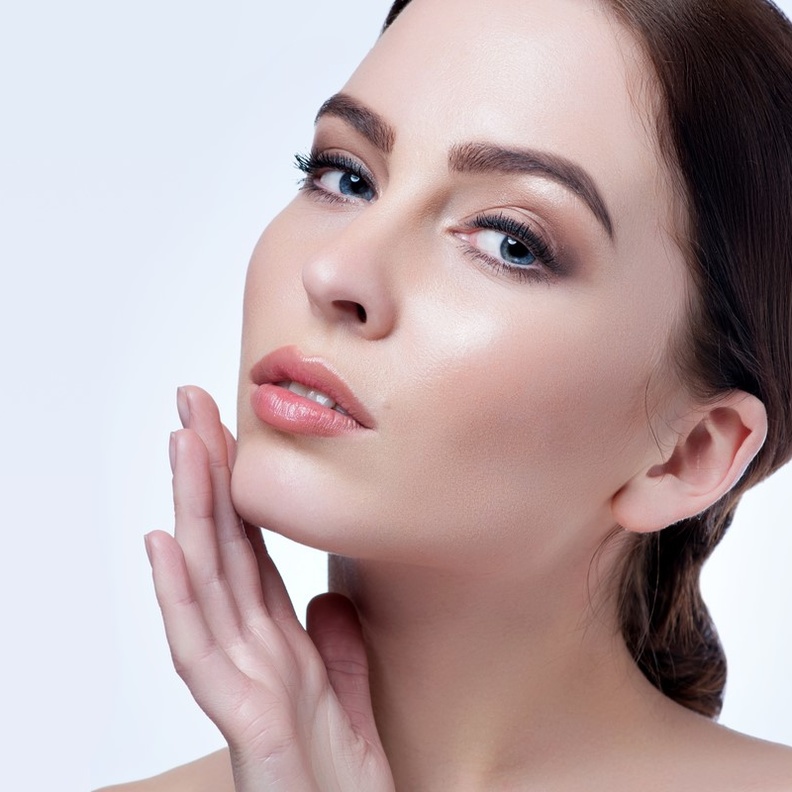 لا تترددي باستخدام القبعة أثناء خروجك لقضاء يوم على الشاطئ