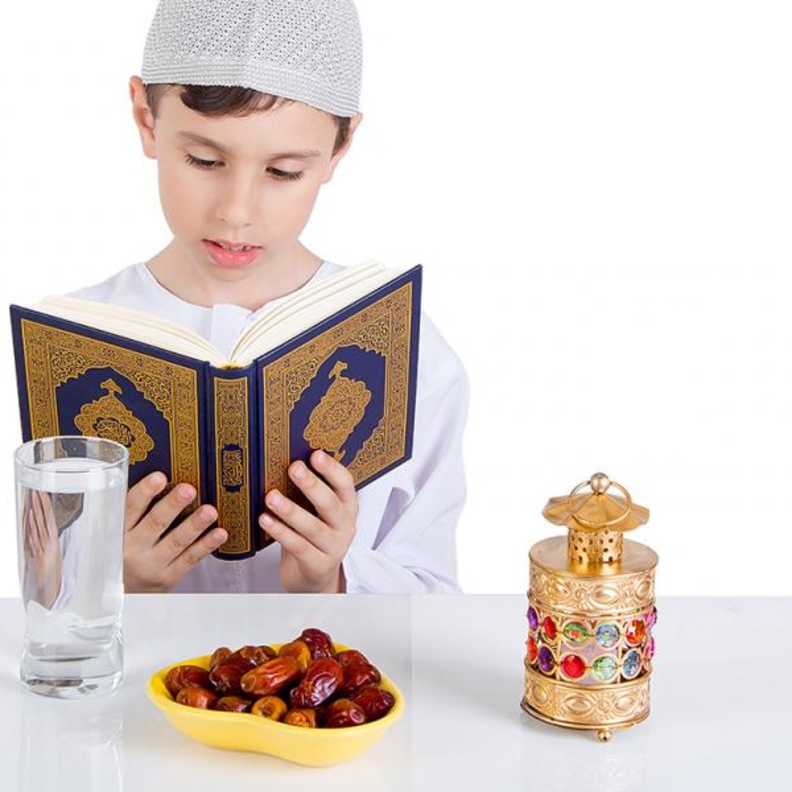 كيفية تشجيع الطفل على الصيام في رمضان 