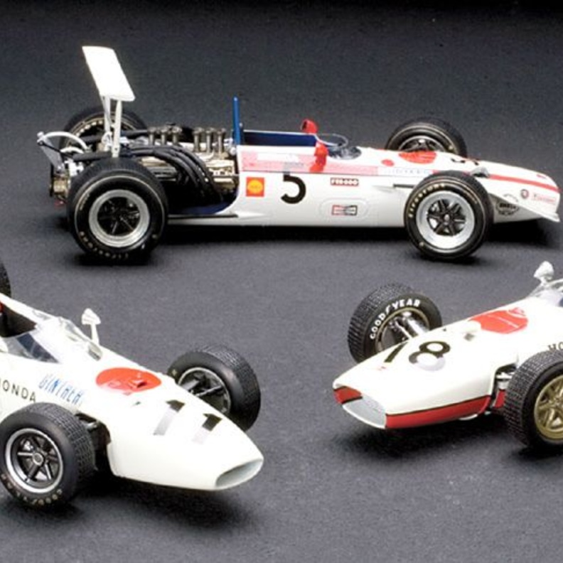 تويوتا كورولا 1966 حملت لمسات مهندس الطائرات تاتسو هاسيجاوا