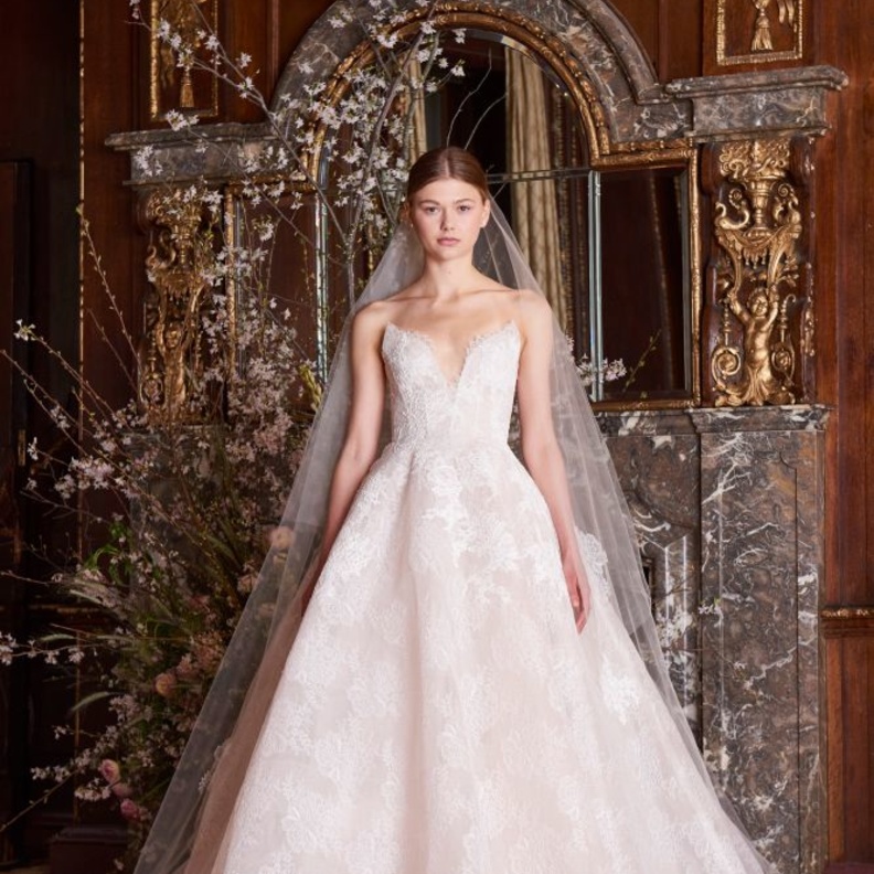 فستان من زهير مراد