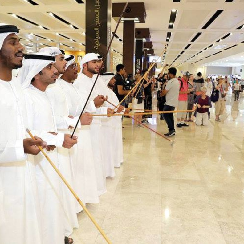 هكذا استقبلت دبي للثقافة باخرتين سياحيتين في ميناء راشد