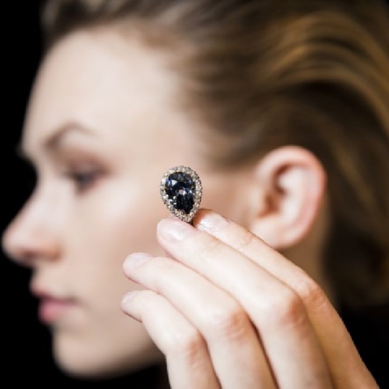 تألقت ثلاث ماسات تاريخية مكتشفين قبل 300 عام في مزاد سوذبيز جنيف للمجوهرات