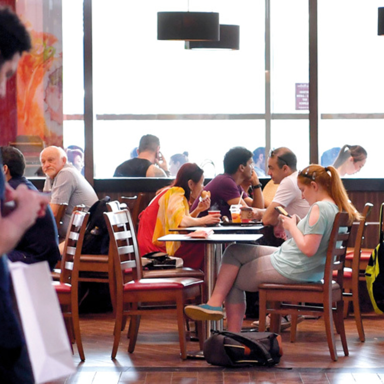 مطاعم تتحمّل ضريبة القيمة المضافة عن المستهلك