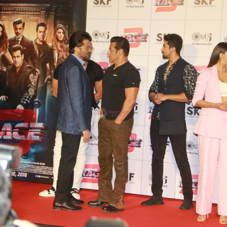 سلمان خان وفريق عمل Race 3 يحتفلون بإصدار الإعلان الرسمي للفيلم
