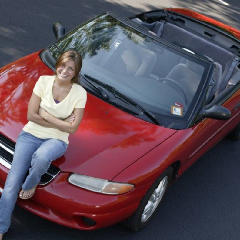 عملية إعادة طلاء السيارة تستلزم إزالة كافة المحتويات الداخلية للسيارة